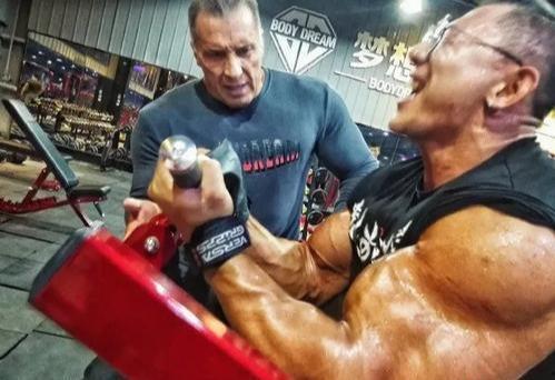 鹿晨辉个人资料,才华横溢的年轻艺术家，艺术与人生的完美融合